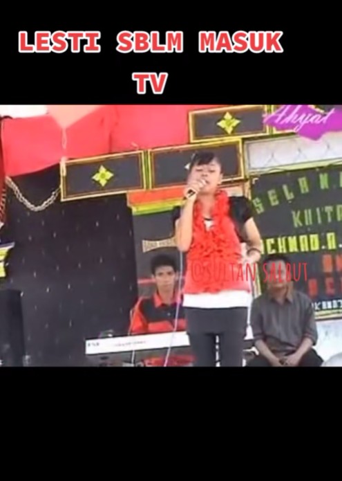 Awali karier dari biduan kampung, ini 7 potret lawas Lesty Kejora manggung di orkes keliling