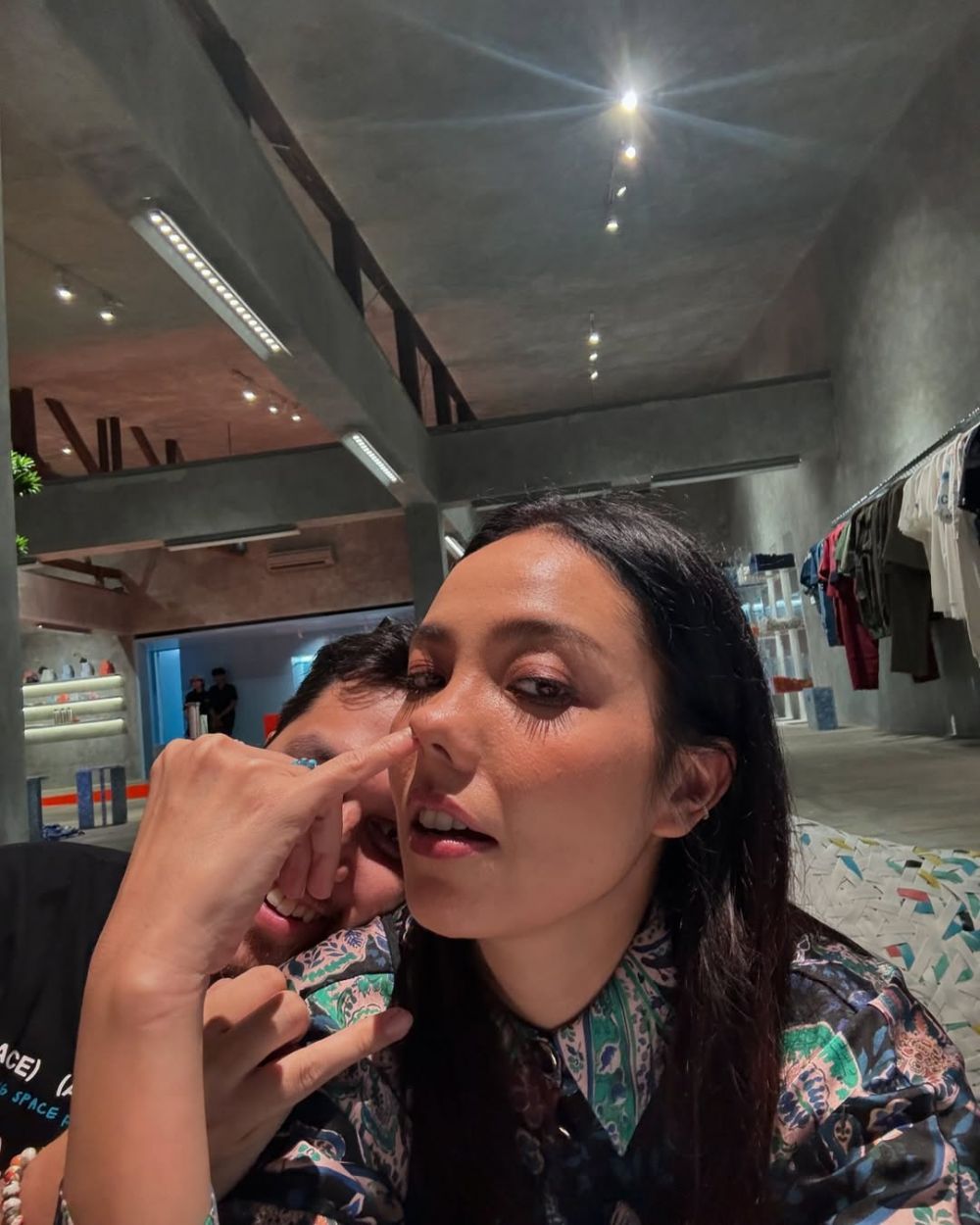 Pacaran beda usia 12 tahun tetap bucin, ini 9 potret Kevin Julio dan Imelda Therinne