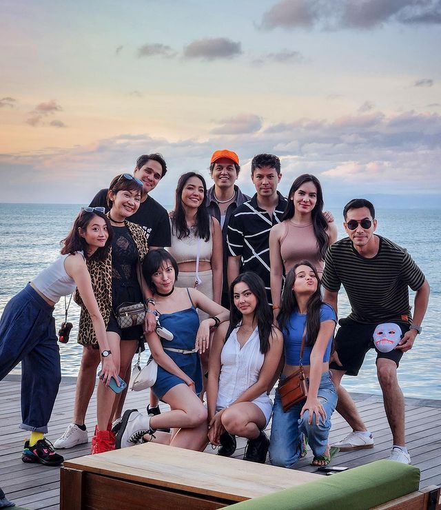 Pacaran beda usia 12 tahun tetap bucin, ini 9 potret Kevin Julio dan Imelda Therinne