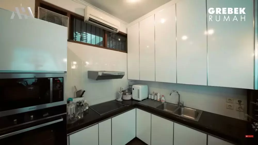 Pancarkan desain elegan serba putih, ini 7 cara Lesty Kejora menata dapurnya tampak mewah