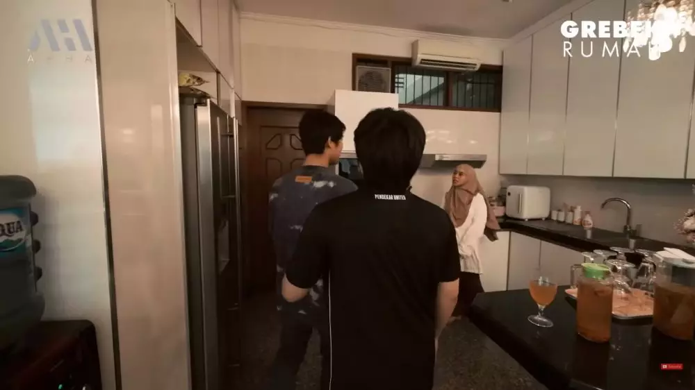 Pancarkan desain elegan serba putih, ini 7 cara Lesty Kejora menata dapurnya tampak mewah