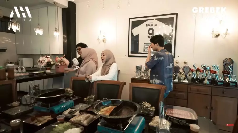 Pancarkan desain elegan serba putih, ini 7 cara Lesty Kejora menata dapurnya tampak mewah