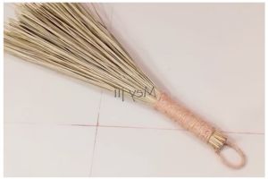 Trik bikin sapu pembersih dapur tanpa mengandalkan sapu lidi