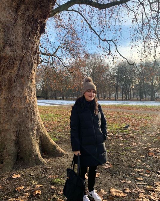 Menawan di usia 55 tahun tak lagi jadi artis, 11 potret terbaru adik Onky Alexander di Catatan Si Boy