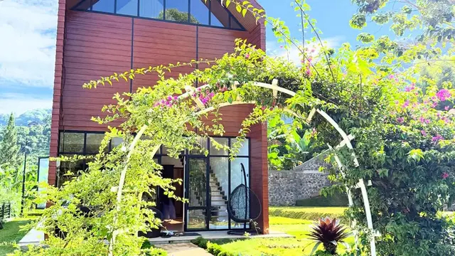 5 Penampakan rumah baru Shireen Sungkar di Puncak, suasananya bikin berasa healing tiap hari