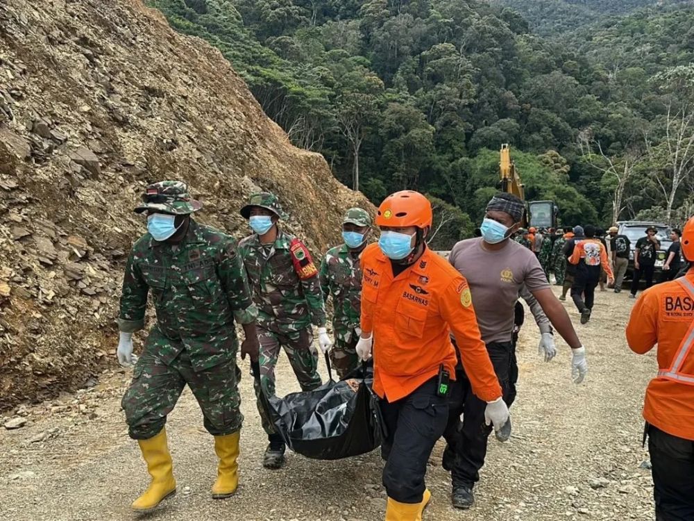 5 Fakta banjir dan longsor di Pegunungan Arfak, cuaca esktrem jadi kendala operasi pencarian korban