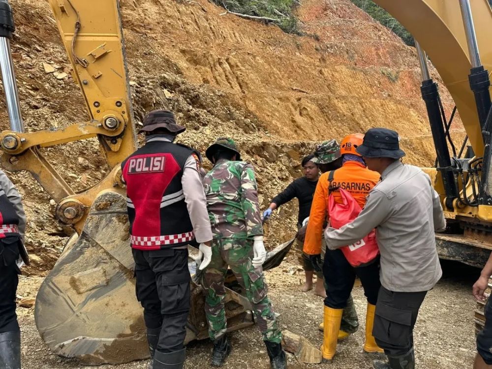 5 Fakta banjir dan longsor di Pegunungan Arfak, cuaca esktrem jadi kendala operasi pencarian korban