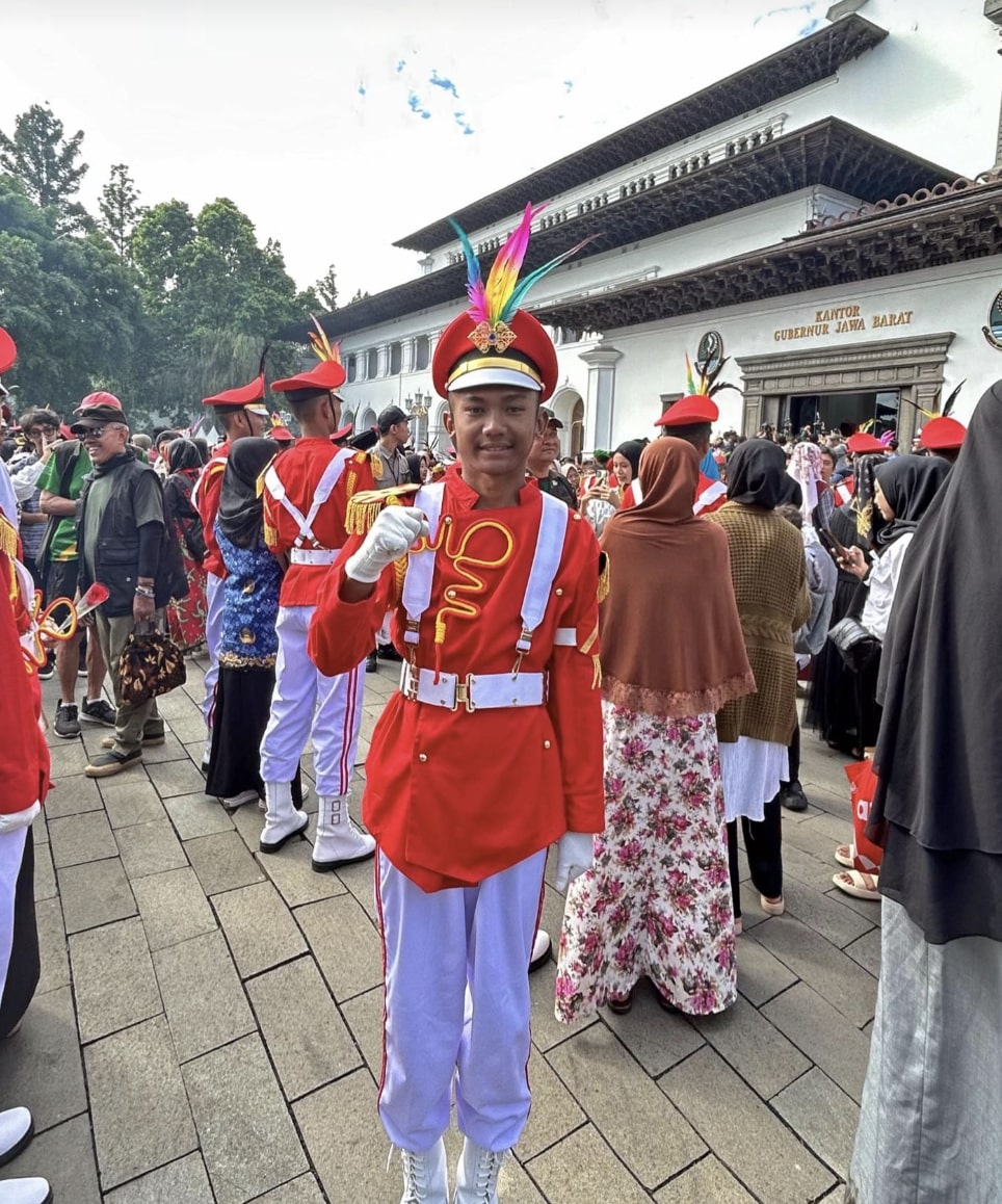 Masuk barak karena malas sekolah, siswa ini sabet juara 1 PBB dan pulang nenteng jajanan segambreng