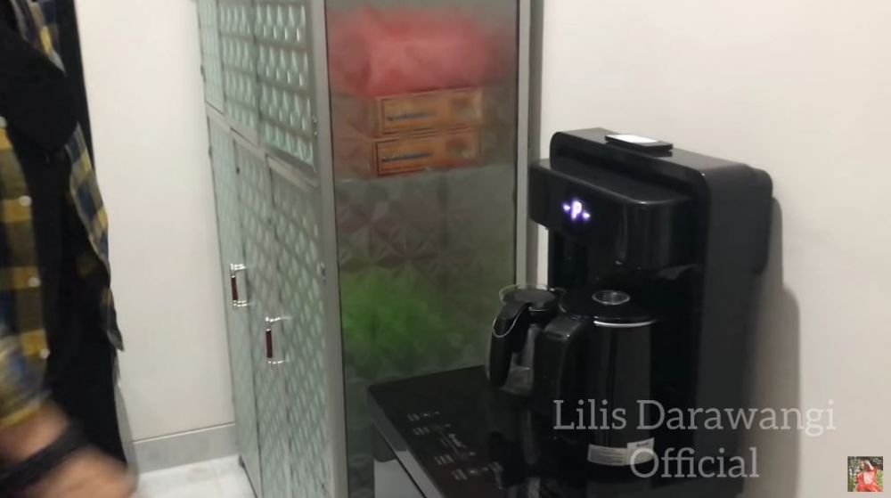 11 Potret sudut dapur minimalis putri d'academy, ada 'kulkas sultan' tinggi nyaris 2 meter