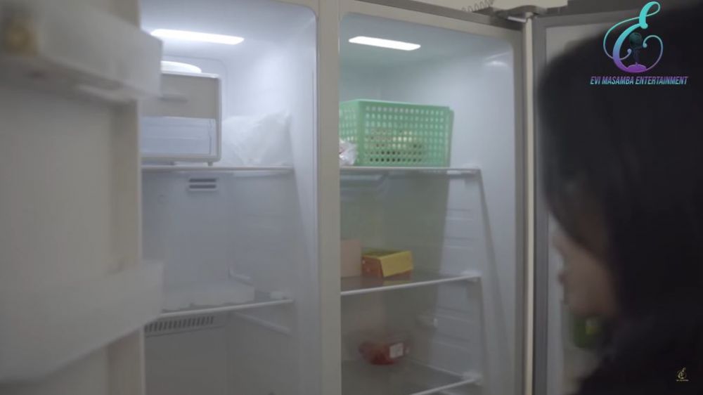 11 Potret sudut dapur minimalis putri d'academy, ada 'kulkas sultan' tinggi nyaris 2 meter