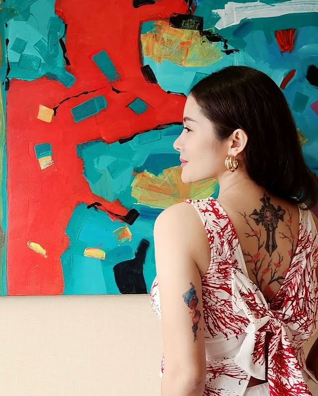 Jatuh cinta body painting sejak gadis, 9 potret Mawar AFI pamer tato di tubuh dari 2004 hingga kini