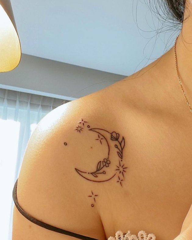 Jatuh cinta body painting sejak gadis, 9 potret Mawar AFI pamer tato di tubuh dari 2004 hingga kini