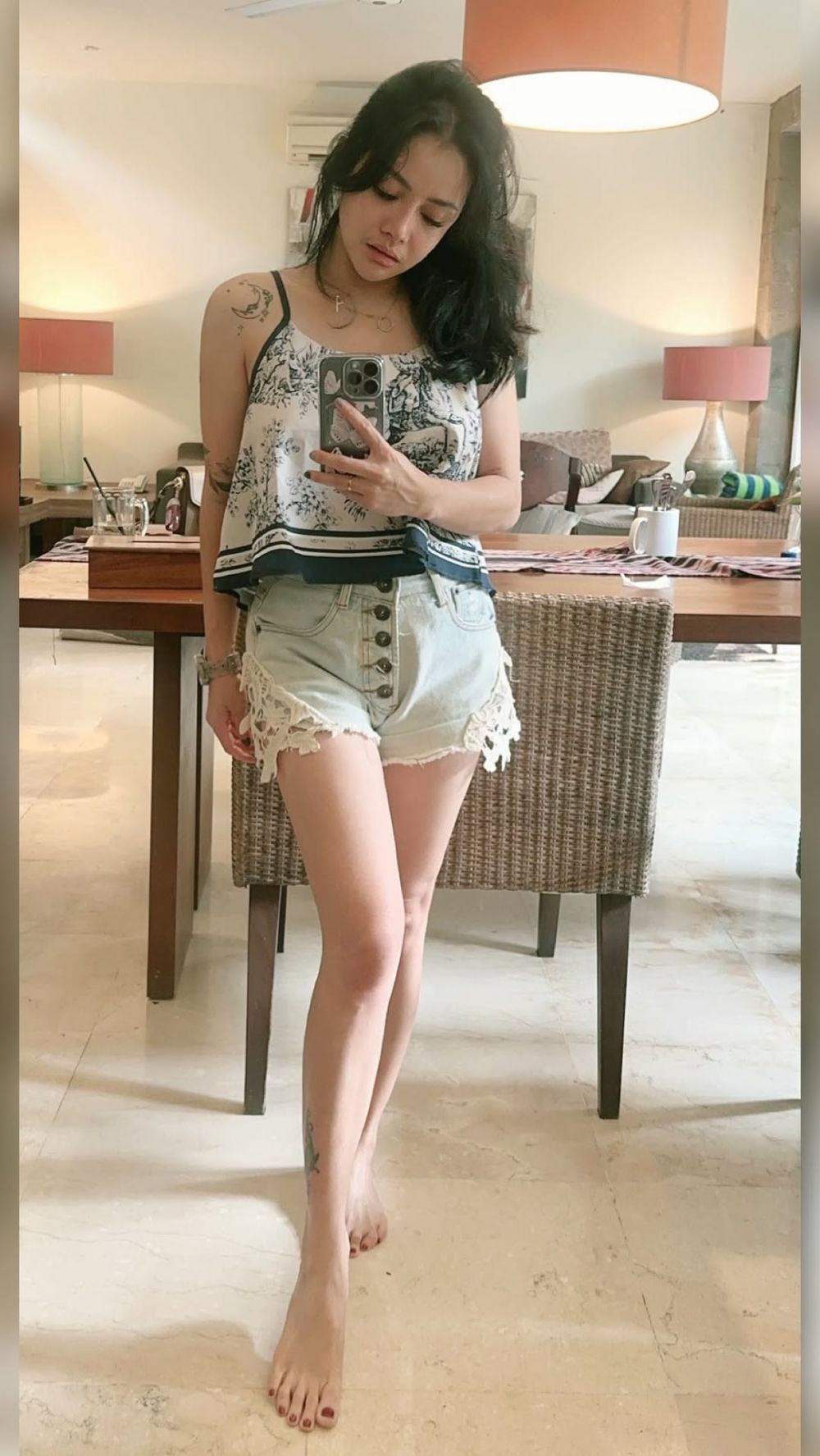 Jatuh cinta body painting sejak gadis, 9 potret Mawar AFI pamer tato di tubuh dari 2004 hingga kini