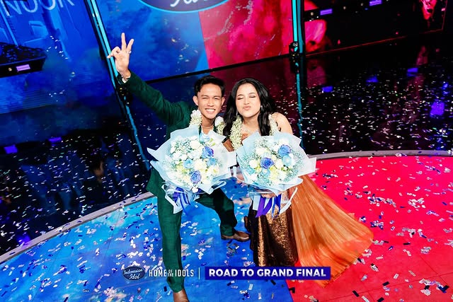 Cinlok sejak awal kompetisi, 9 potret kemesraan Shabrina dan Fajar Noor di panggung Indonesian Idol