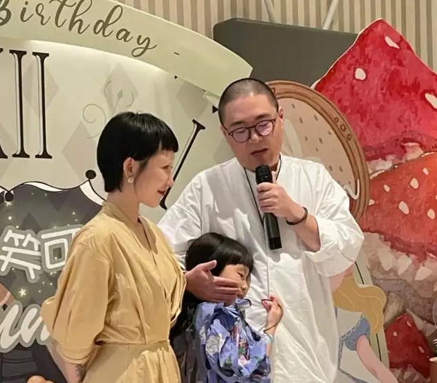 Bocah imut botak di film Boboho ini kini punya putri cantik, intip 11 transformasinya