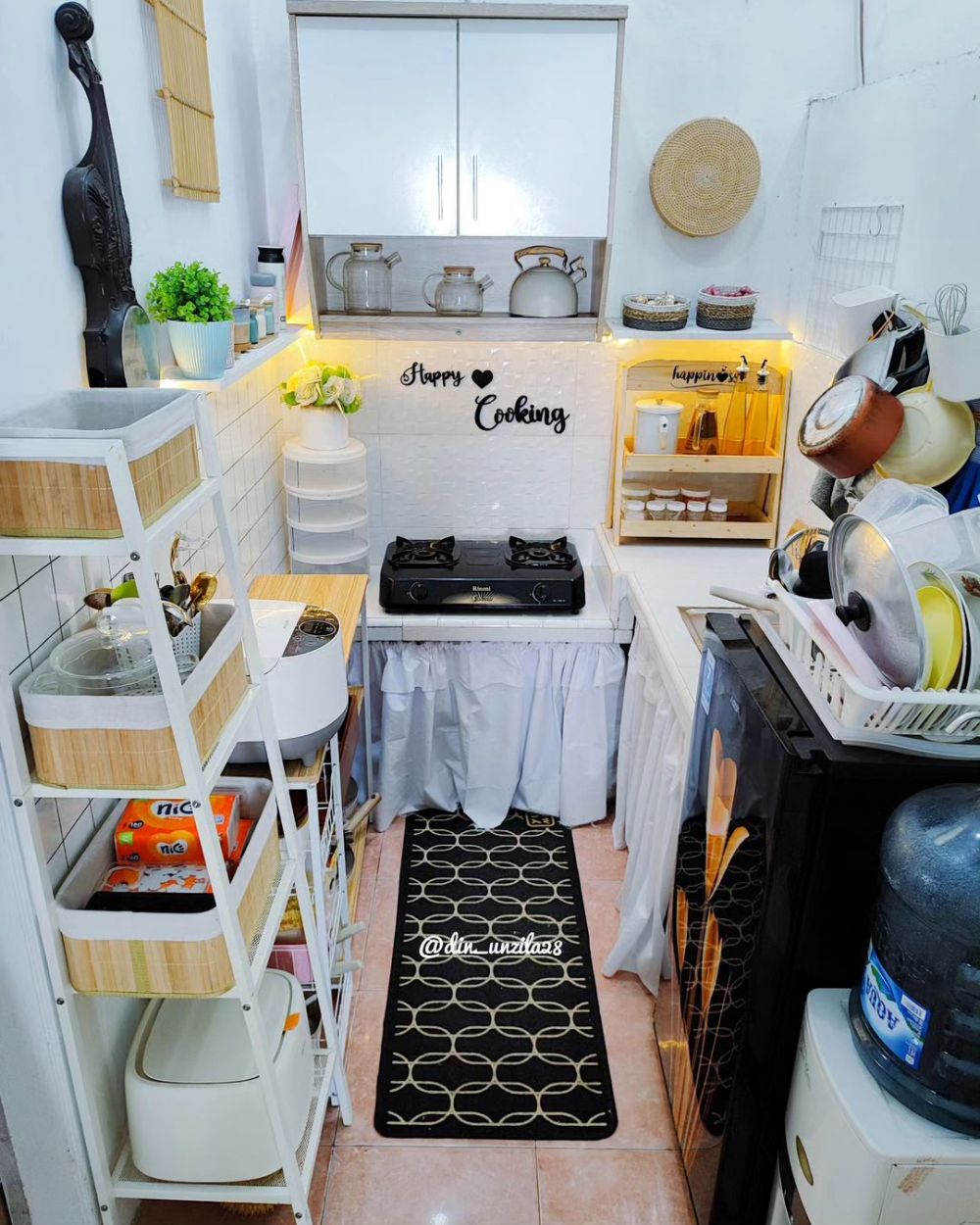 9 Potret dapur sepetak tanpa kitchen set, estetiknya bikin auto pengen nata ulang dapur sendiri