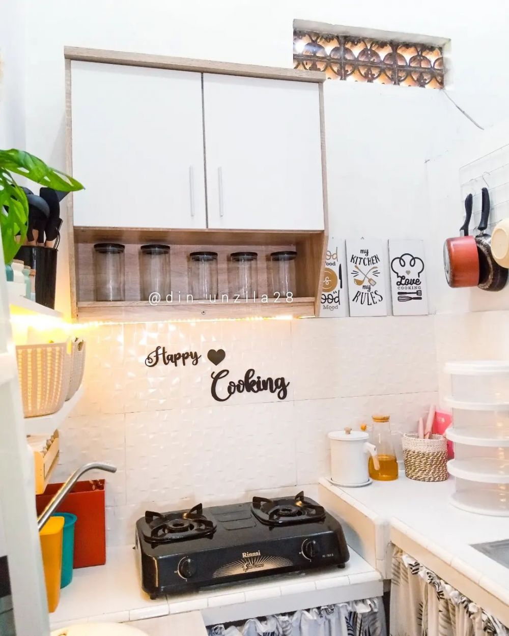 9 Potret dapur sepetak tanpa kitchen set, estetiknya bikin auto pengen nata ulang dapur sendiri