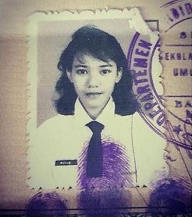 Potret lawas Happy Asmara manglingi abis, intip pesona muda 11 pedangdut saat SMA