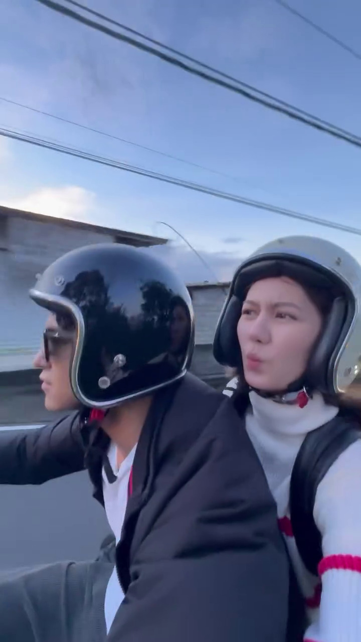 9 Potret nostalgia Antonio dan Zoe Abbas motoran bareng, ogah jual kendaraan karena penuh kenangan