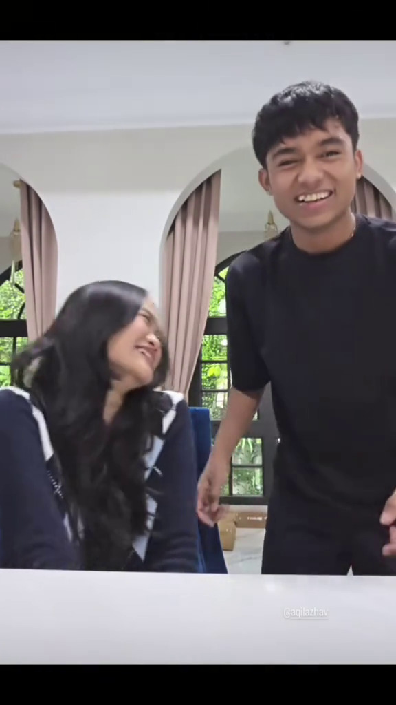 Akhirnya go public bareng kekasih, ini 9 potret kedekatan Betrand Peto dan Aqila Zhavira