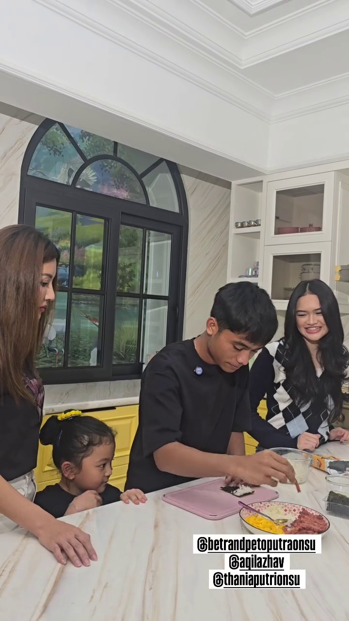 Akhirnya go public bareng kekasih, ini 9 potret kedekatan Betrand Peto dan Aqila Zhavira