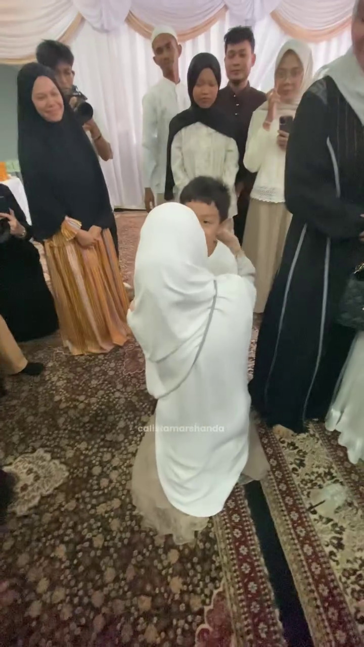 Segera sambangi Masjidil Haram, ini 9 momen pengajian pemberangkatan haji Haldy Sabri dan Irish Bella