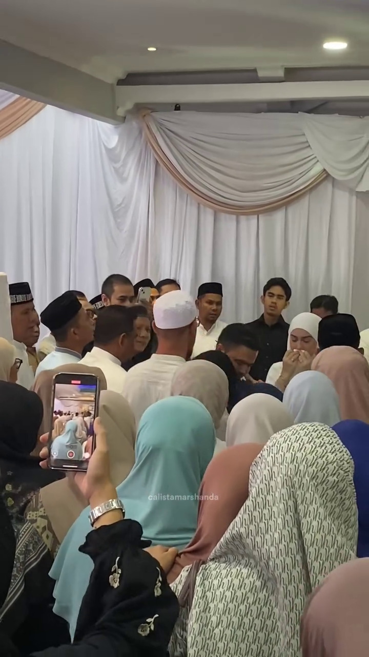 Segera sambangi Masjidil Haram, ini 9 momen pengajian pemberangkatan haji Haldy Sabri dan Irish Bella