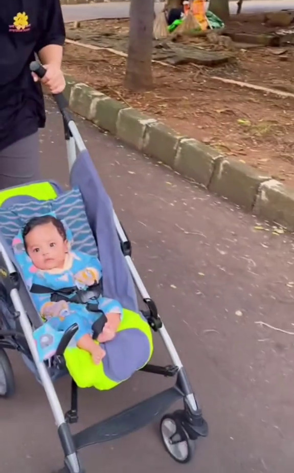 9 Potret Jennifer Jill dan Ajun Perwira momong bayi yang diadopsi, bahagia bisa urus anak bersama