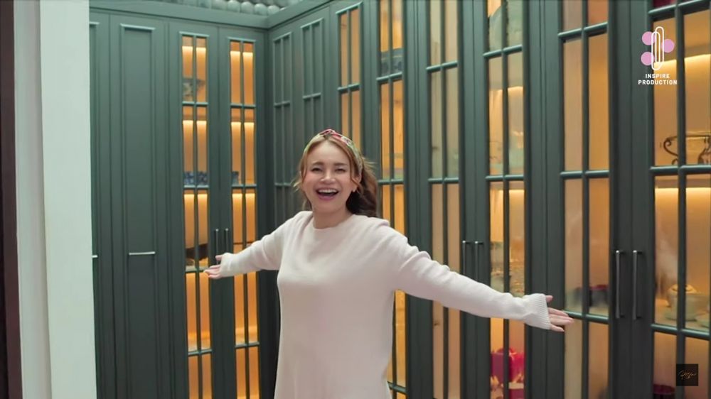 Punya hobi ngonten masak, ini 7 cara Rossa menata dapurnya tampil estetik ala kafe