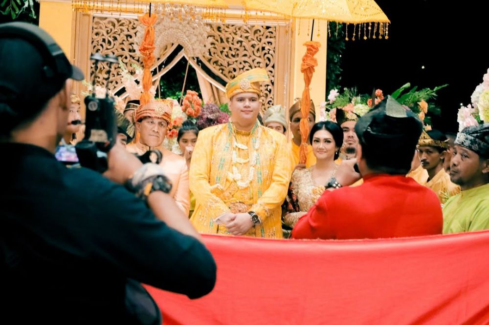 Bella Saphira mantu anak sambung, 9 potret pernikahan Achmad Charliandra dan Ulfa Sarah digelar mewah