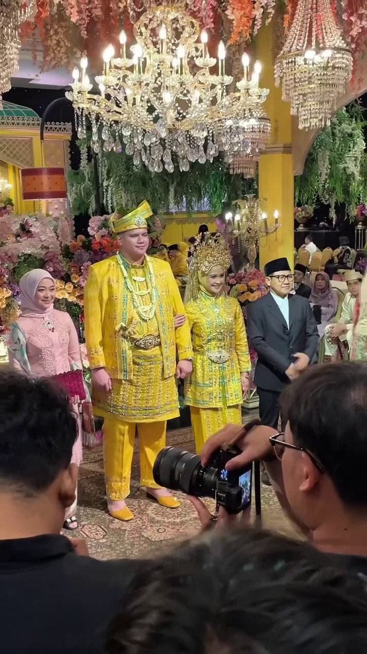 Bella Saphira mantu anak sambung, 9 potret pernikahan Achmad Charliandra dan Ulfa Sarah digelar mewah