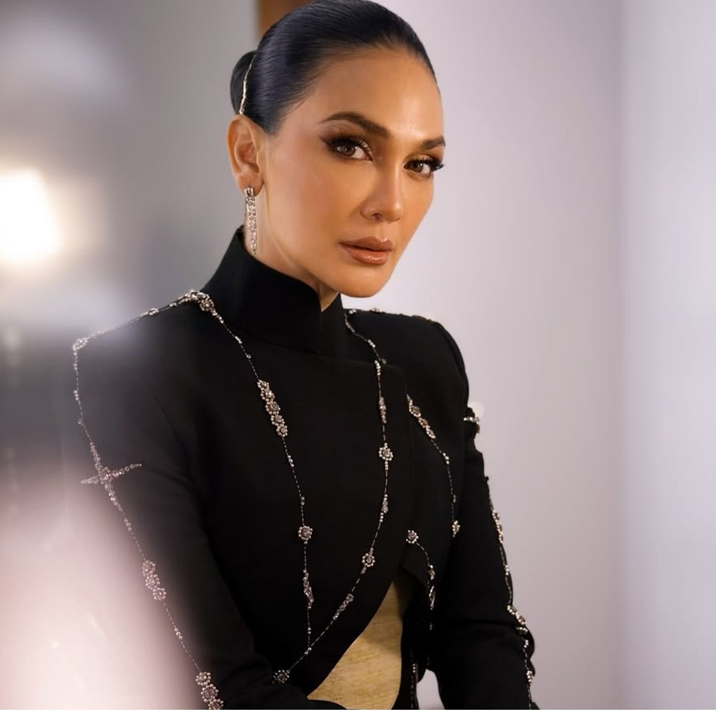 Bahagia tanpa rasa beban, 5 potret Raline Shah terima jabatan presiden jomblo dari Luna Maya