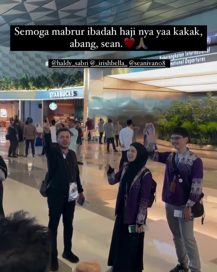 Usai wakafkan masjid dari mahar nikah, ini 7 momen Irish Bella dan Haldy Sabri berangkat haji