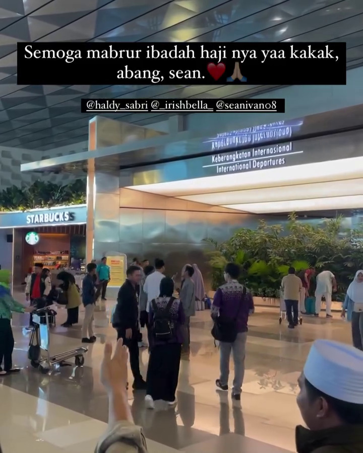 Usai wakafkan masjid dari mahar nikah, ini 7 momen Irish Bella dan Haldy Sabri berangkat haji