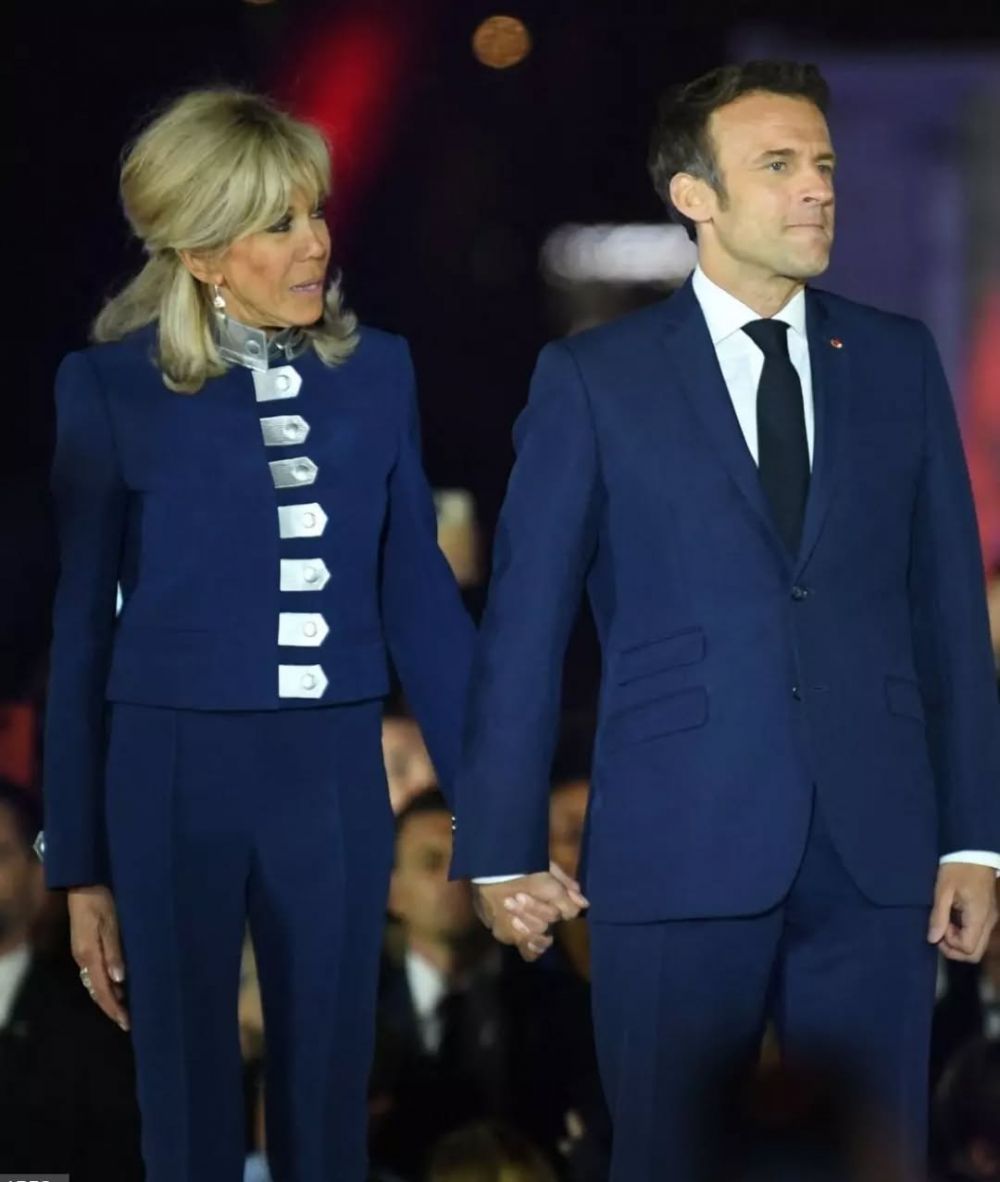 Video toyor suami saat di pesawat jadi omongan, 10 fakta sosok Brigitte Macron istri Presiden Prancis