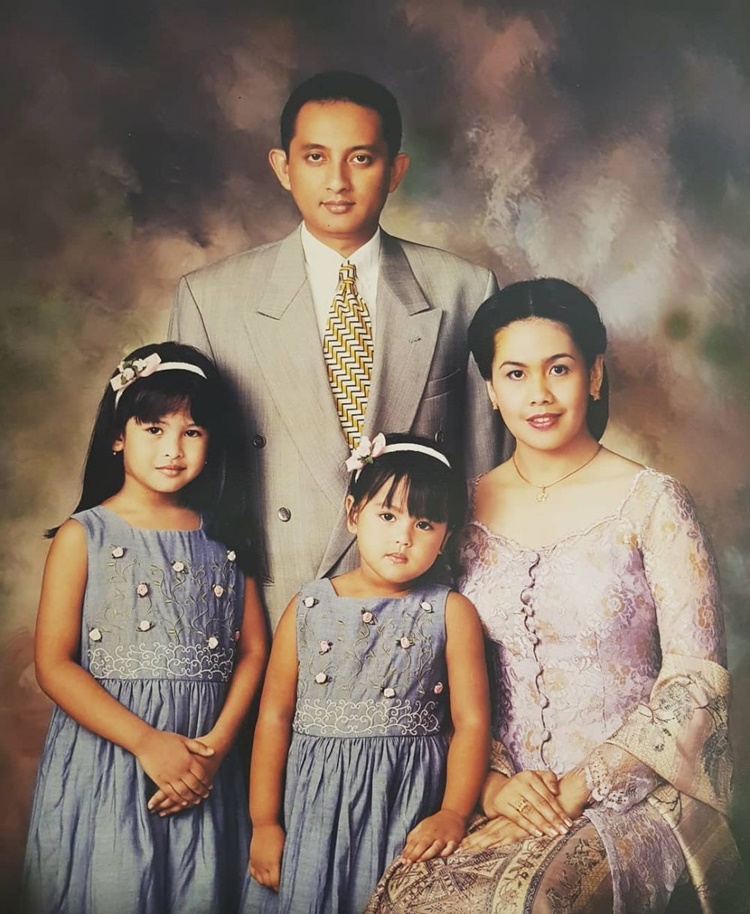 Dari imut hingga gemesin, begini potret lawas 13 penyanyi bareng keluarga penuh kenangan indah