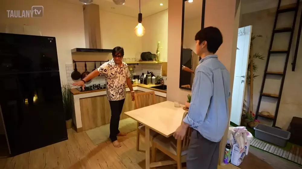 Area masaknya mungil, begini 7 cara Dikta menata dapur minim kabinet tetap compact dan estetik