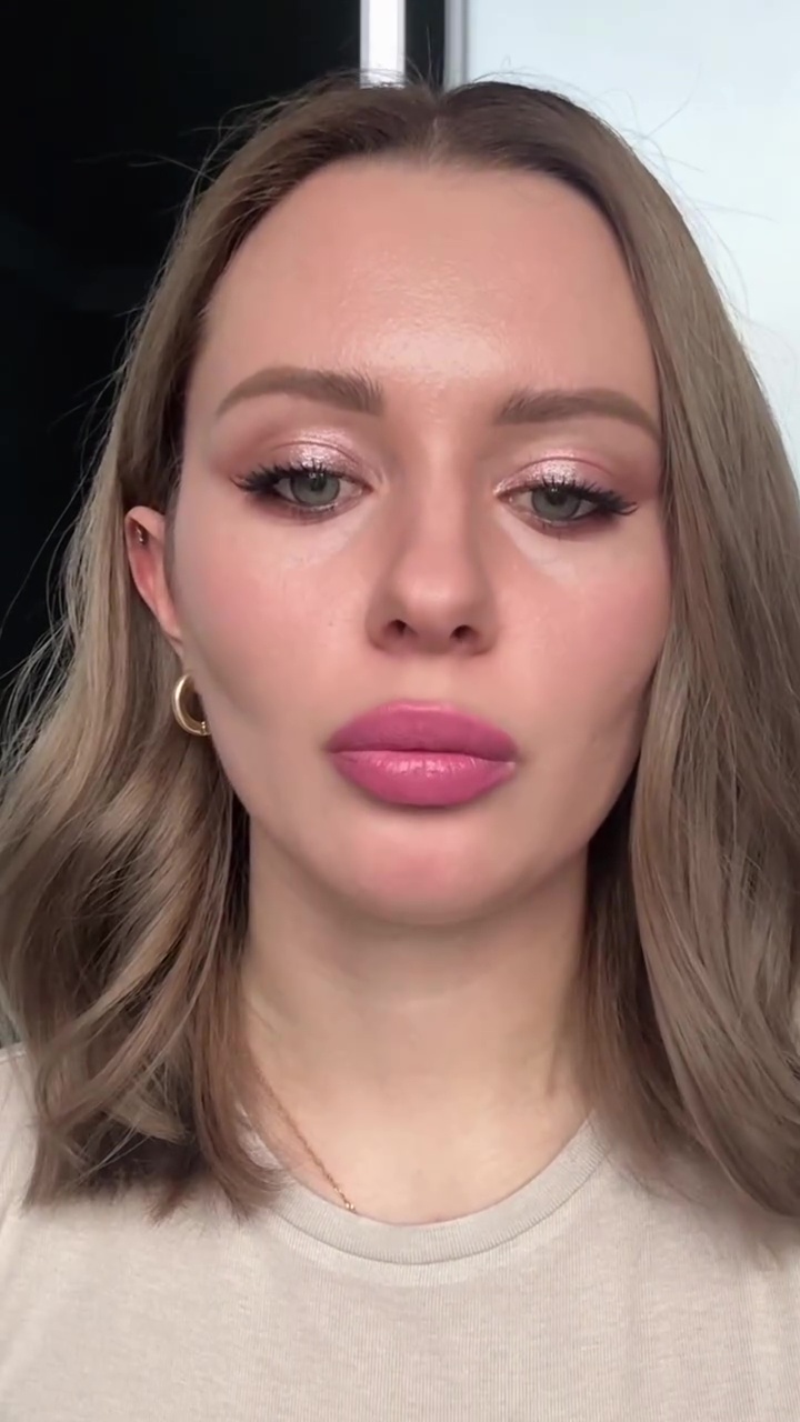 Bukan untuk samarkan noda, wanita ini jajal concealer untuk lipstik, hasilnya bikin bibir auto plumpy