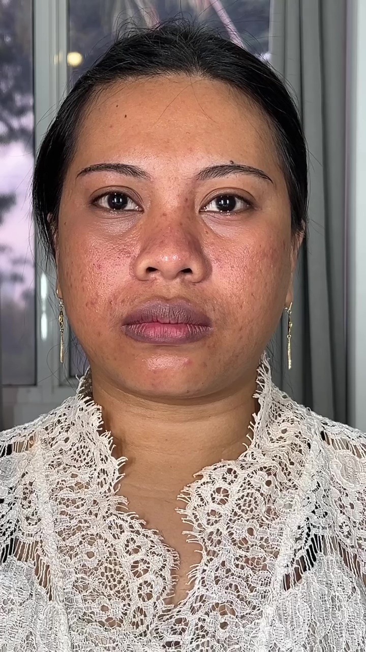 Wajah bulat auto tirus alami, transformasi cewek pakai bold glamor makeup ini hasilnya ayu pol