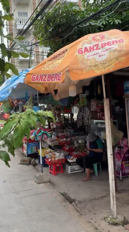 Pria ini liburan ke Kamboja, tunjukkan view kondisi jalannya, 9 potretnya malah serasa ada di Bekasi