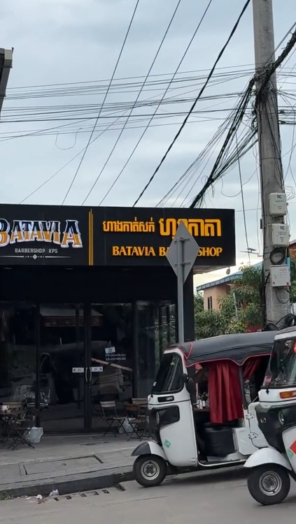 Pria ini liburan ke Kamboja, tunjukkan view kondisi jalannya, 9 potretnya malah serasa ada di Bekasi