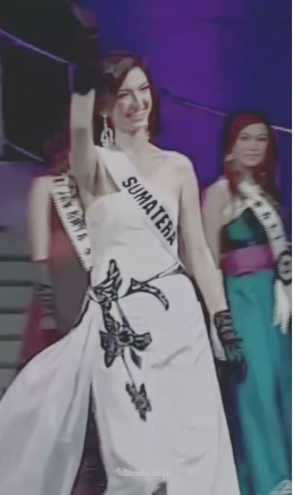 10 Potret pesona raline shah di puteri indonesia 2008, penampilan lawasnya curi perhatian