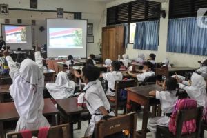 MK wajibkan pendidikan dasar gratis di sekolah negeri dan swasta