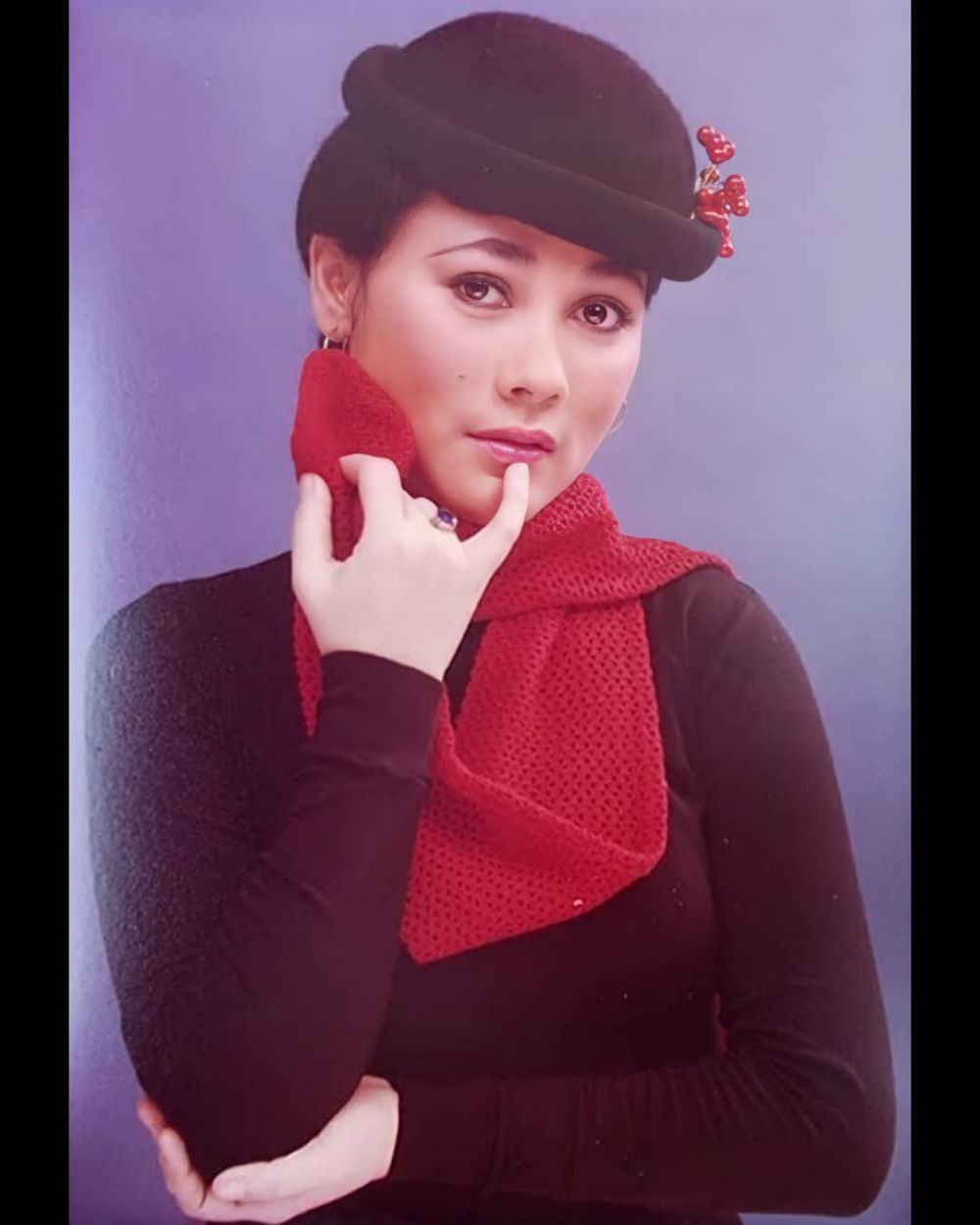 Dinobatkan jadi ratu film horor era 80-an, begini 11 paras cantik Suzzanna saat muda di foto jadul