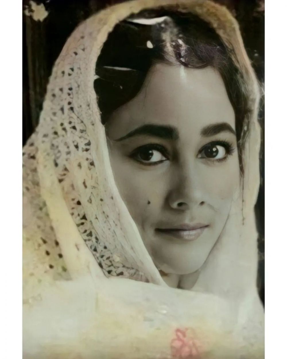 Dinobatkan jadi ratu film horor era 80-an, begini 11 paras cantik Suzzanna saat muda di foto jadul