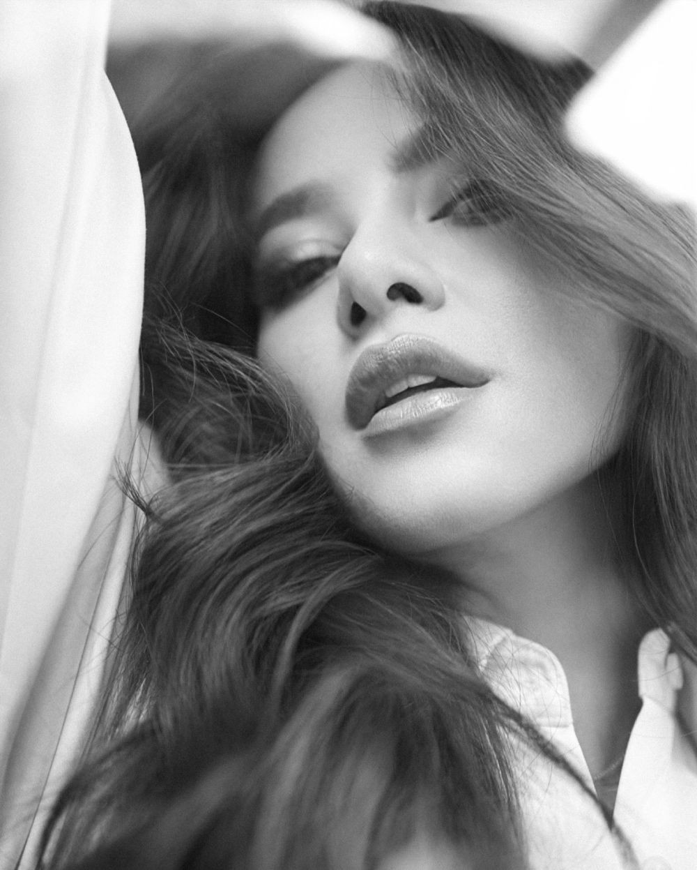 9 Pemotretan terbaru Olla Ramlan usai lepas hijab, percaya diri tunjukkan rambut panjang