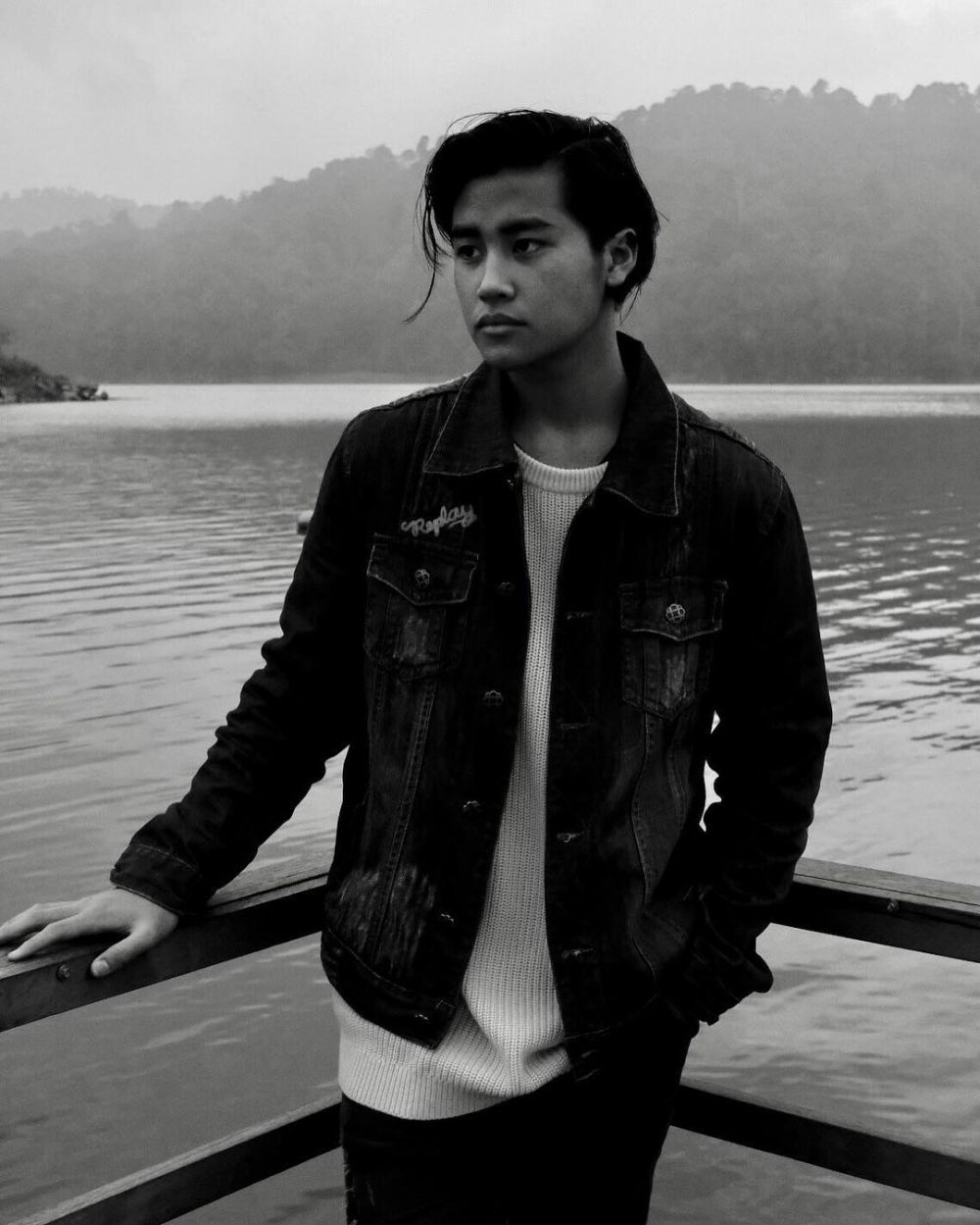 Hidup frugal dan pilih naik MRT ke kantor, ini 11 potret transformasi Rafi Akbar anak Adjie Pangestu