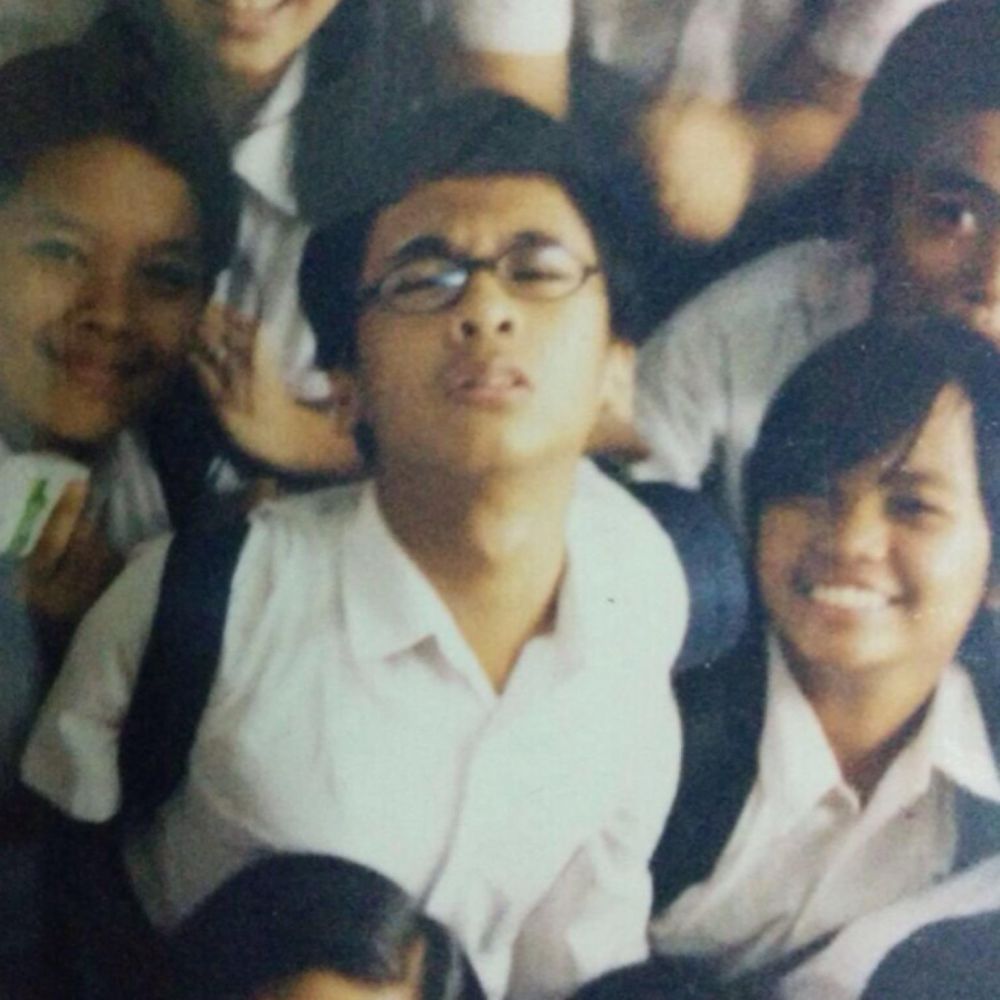 Potret lawas 13 komedian Indonesia saat SMA ini gayanya nyentrik abis, aura lucunya udah kelihatan