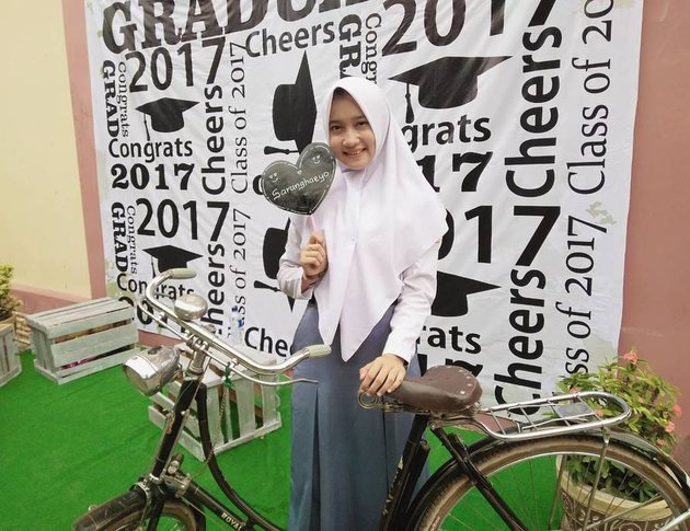 Siswa SMA berkerudung ini ternyata jadi pedangdut beken istri polisi, gelar pendidikannya bikin kaget