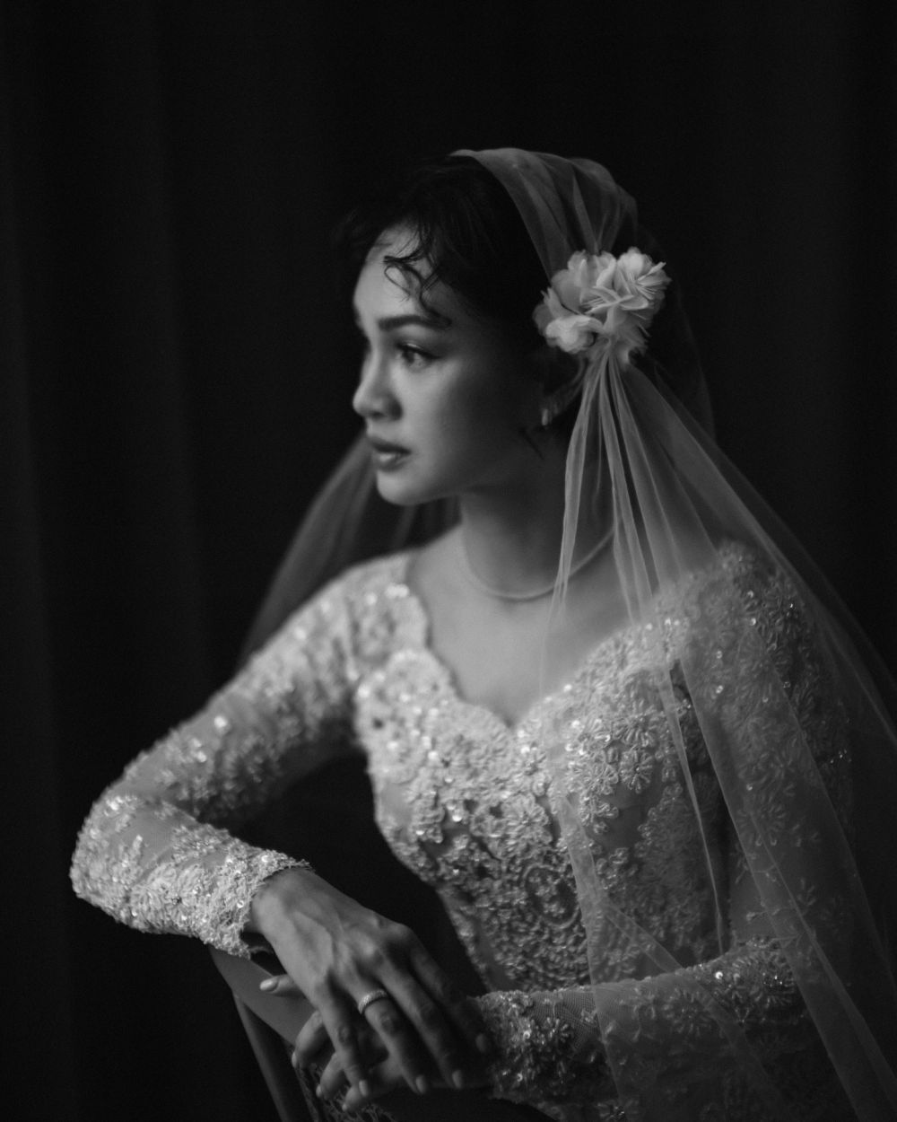 11 Potret Andien Aisyah rayakan hari jadi pernikahan ke-10, penampilannya vintage penuh gaya